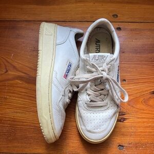 Autry Medalist Sneakers in White Leather Size 7.5 / 38